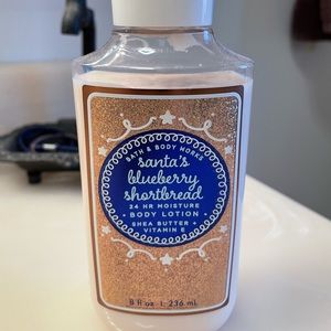 Bath and body works Santa’s blueberry shortbread